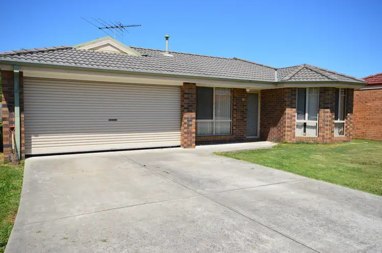 10 Rossi Close