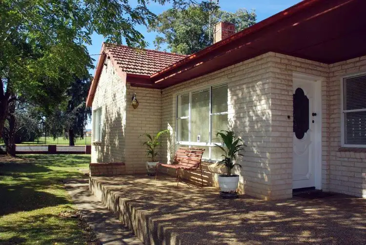 83 Gobolion Street, Wellington NSW 2820