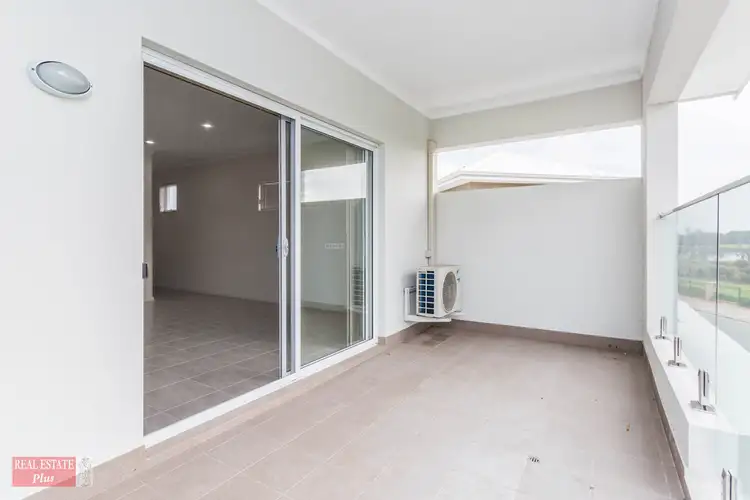 8/24 Aquaviva Circle, Viveash WA 6056