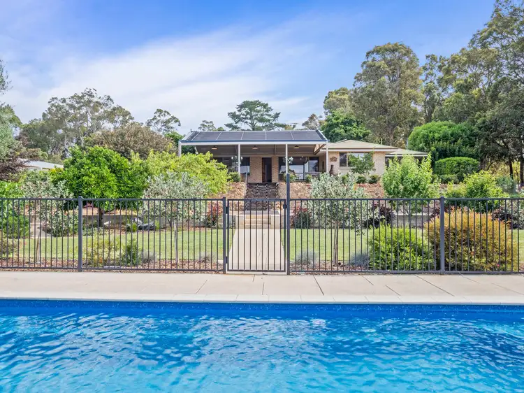 1 Craigie Place, Mundaring WA 6073