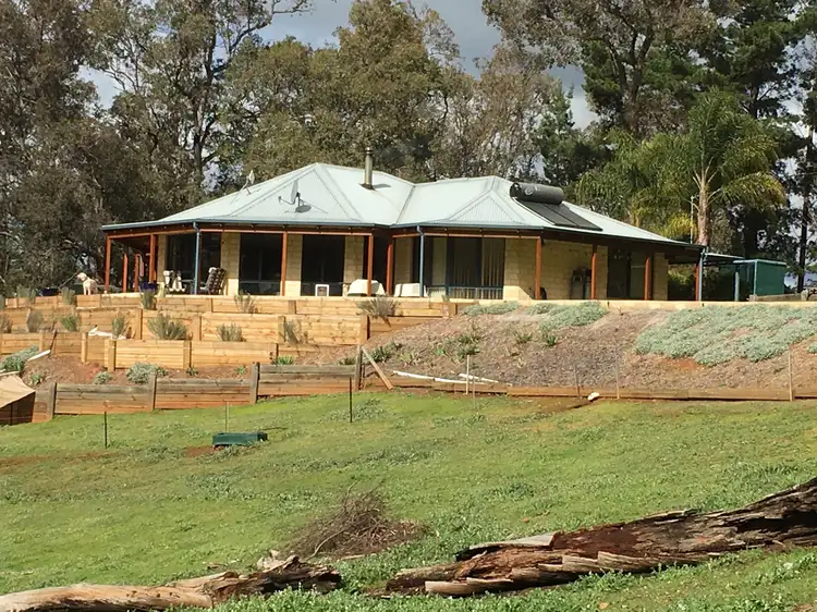 17 Rosella Rise