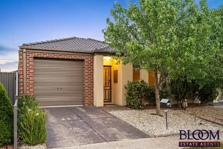 Second view of Homely house listing, 2/22 Starflower way, Truganina VIC 3029