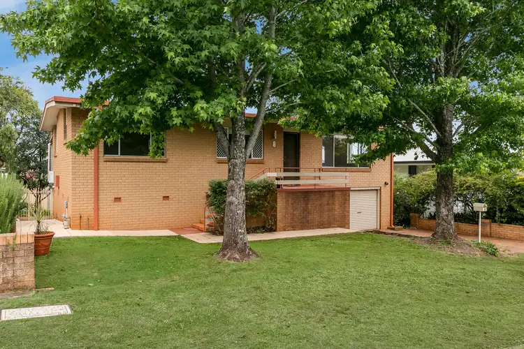 8 Bingara Street, Mount Lofty QLD 4350