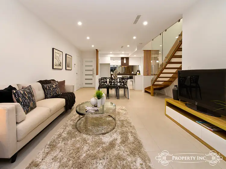 Main view of Homely townhouse listing, 1/122 Waverley Street, Annerley QLD 4103