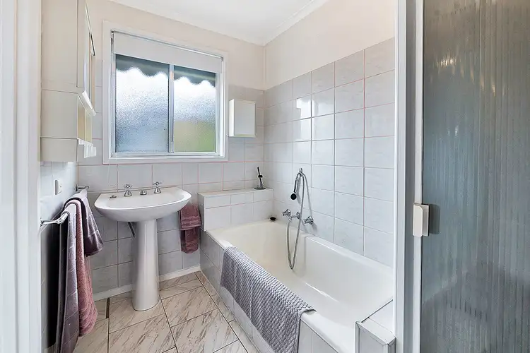 Fifth view of Homely house listing, 4 Susan Court, Cranbourne VIC 3977