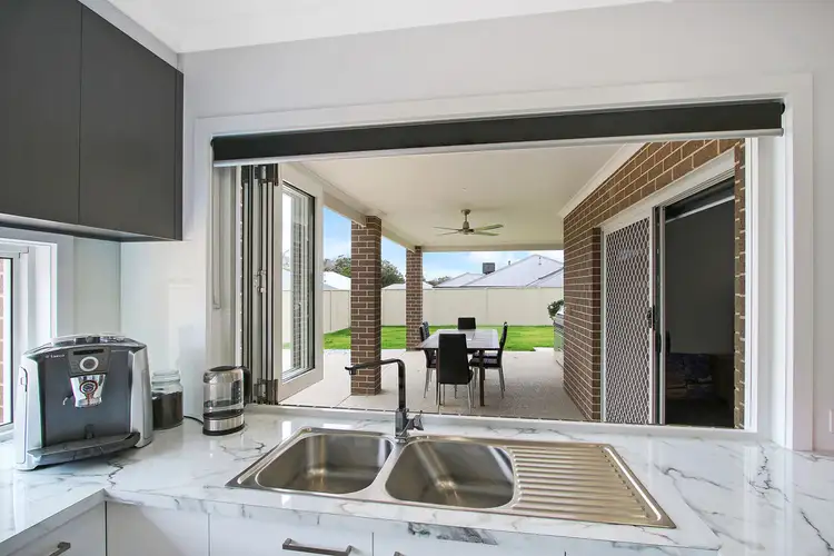Fourth view of Homely house listing, 18 Ruthven Circuit, Wodonga VIC 3690
