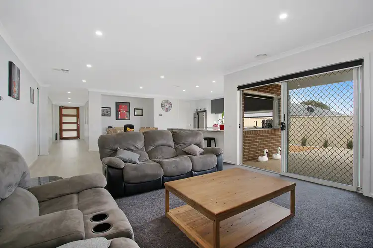 Fifth view of Homely house listing, 18 Ruthven Circuit, Wodonga VIC 3690