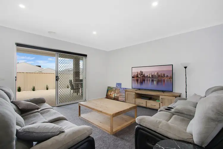 Sixth view of Homely house listing, 18 Ruthven Circuit, Wodonga VIC 3690