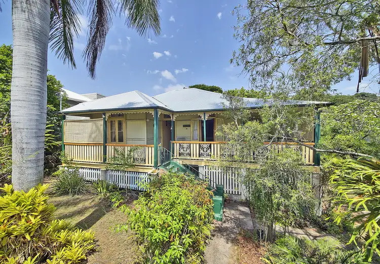 59 Mearns St, Fairfield QLD 4103
