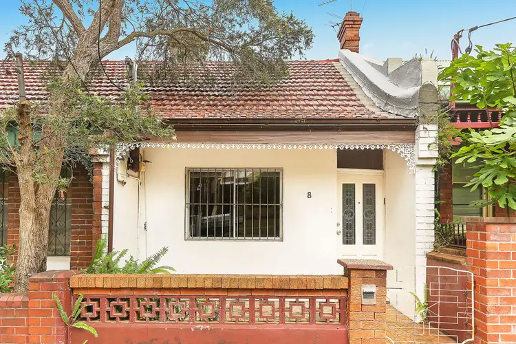 8 Roberts Street