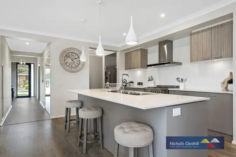 Second view of Homely house listing, 3 Clangula Court, Endeavour Hills VIC 3802