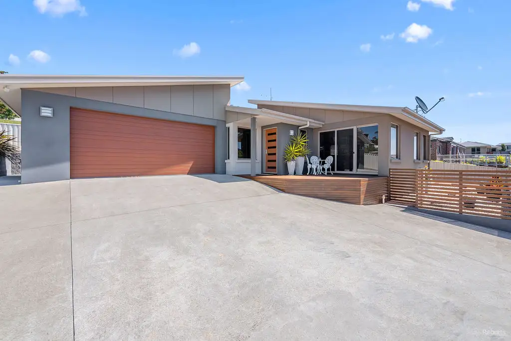 Main view of Homely unit listing, 2/11 McCall Terrace, Stony Rise TAS 7310