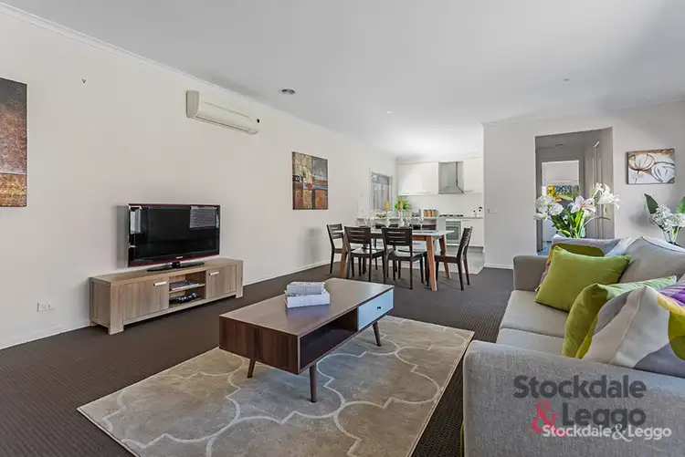 Fifth view of Homely house listing, 8 Highbury Circuit, Craigieburn VIC 3064