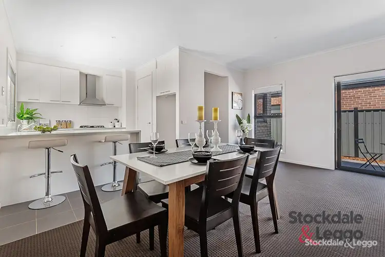 Sixth view of Homely house listing, 8 Highbury Circuit, Craigieburn VIC 3064