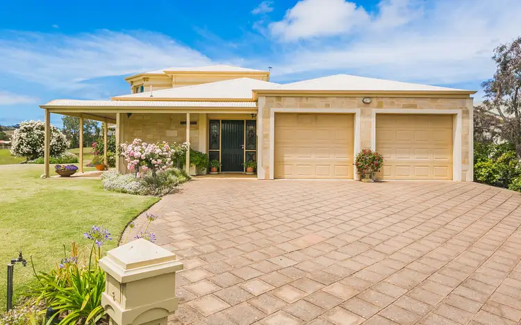 Kingsknowe, 5 Goshawk Court, Mccracken SA 5211