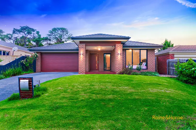 24 EUREKA CRESCENT, Narre Warren South VIC 3805