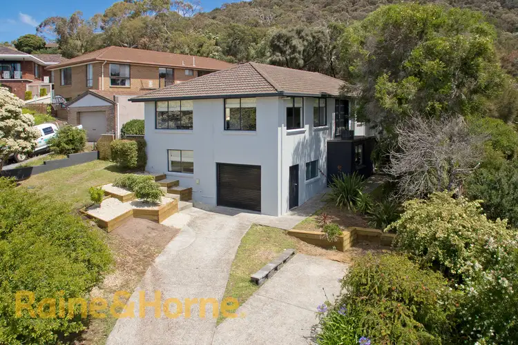 17 Elwood Drive, Lindisfarne TAS 7015