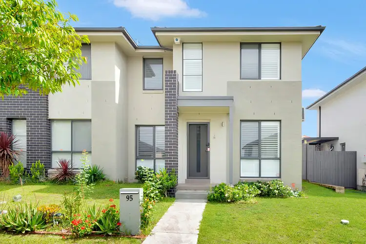 95 Northampton Drive, Glenfield NSW 2167