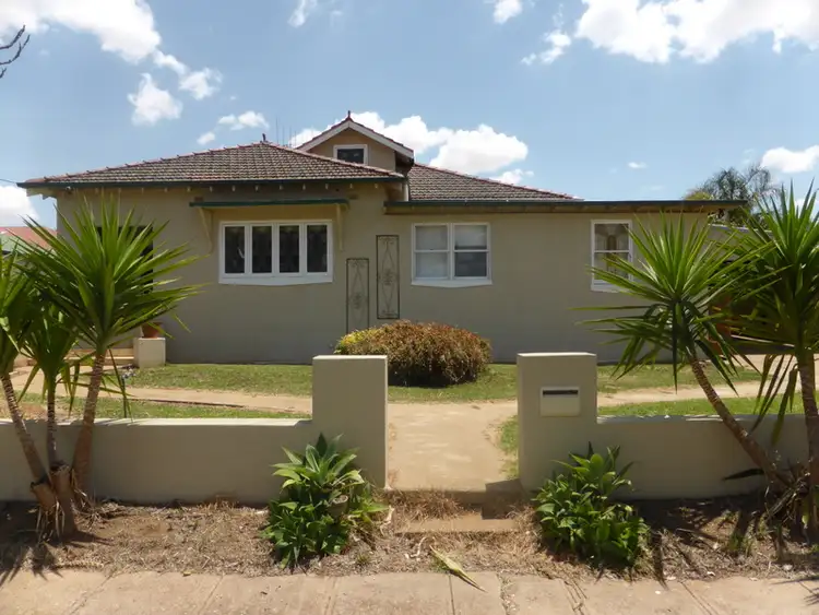 8 Forster Street, Parkes NSW 2870