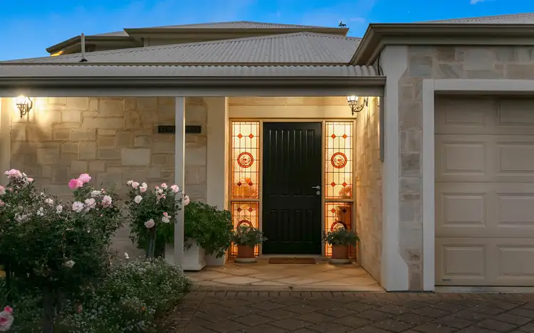 Kingsknowe, 5 Goshawk Court, Mccracken SA 5211
