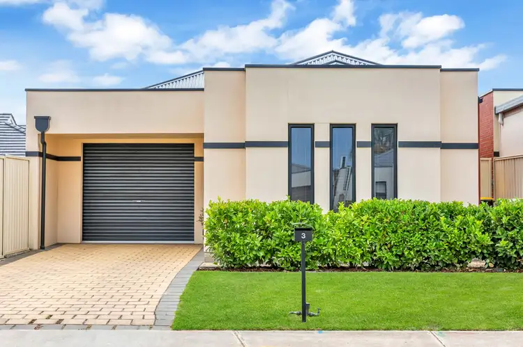 3 Kinross Ave