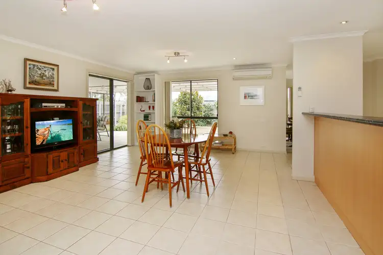 Sixth view of Homely house listing, 19 Windsor Court, Bairnsdale VIC 3875