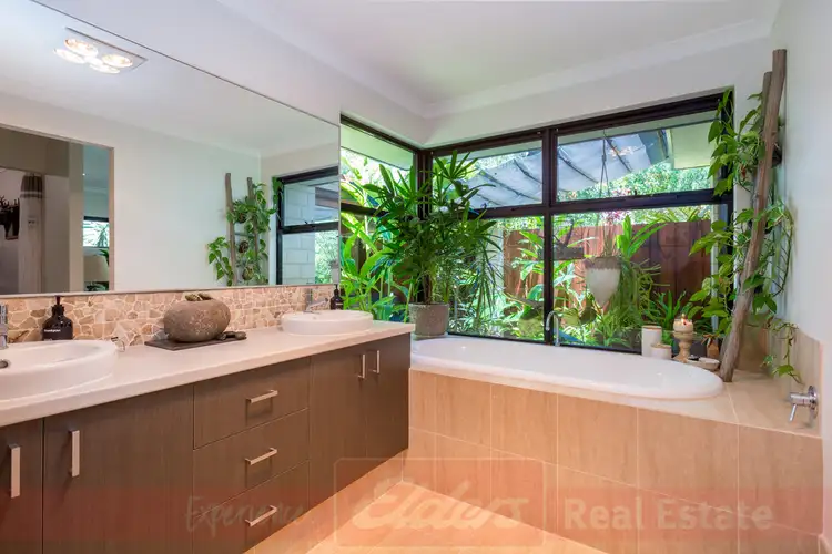 12 Longshore Place, Leschenault WA 6233