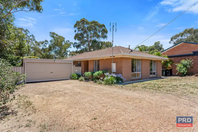 2 Deakin Drive, Flora Hill VIC 3550