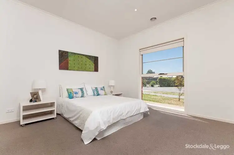 Second view of Homely house listing, 5 Basingstoke Retreat, Craigieburn VIC 3064