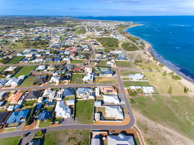 14 Wave Crest Circle, Drummond Cove WA 6532