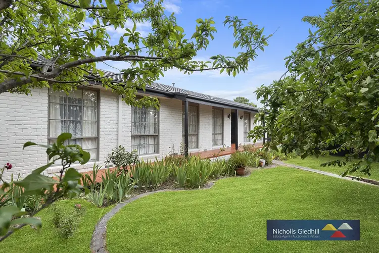 4 Rossiter Avenue, Endeavour Hills VIC 3802