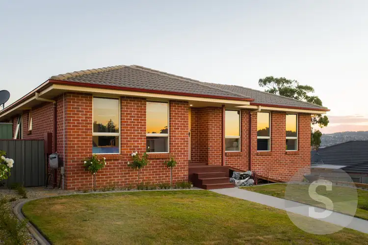 17 Dafnis Drive, Newnham TAS 7248