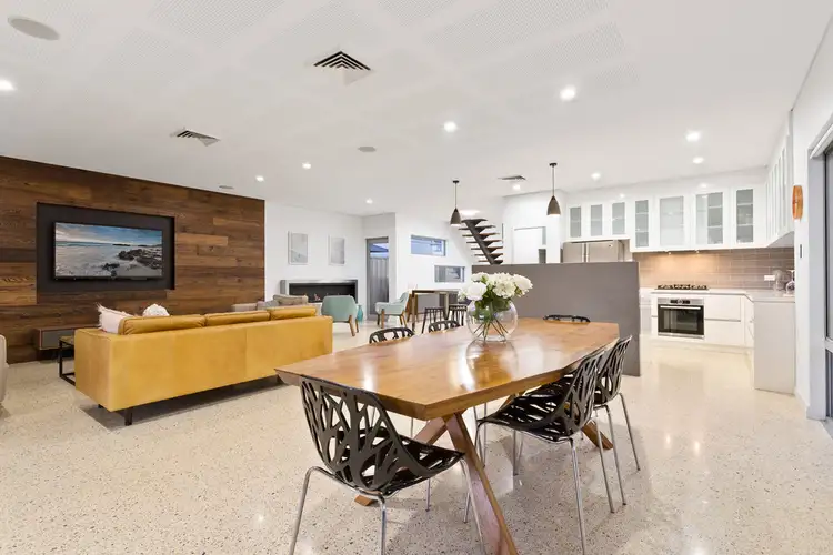9a Henning Crescent, Manning WA 6152