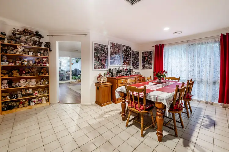 10 Godwin Crescent, Cranbourne North VIC 3977