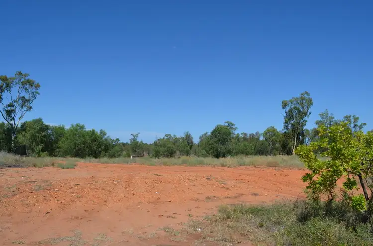 15 Canterbury Road, Emerald QLD 4720