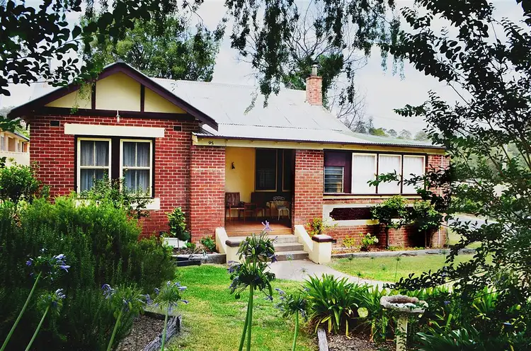95 Simpson Street, Tumut NSW 2720
