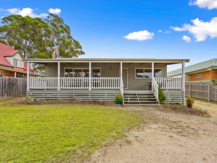 9 Weekes Road, Lakes Entrance VIC 3909