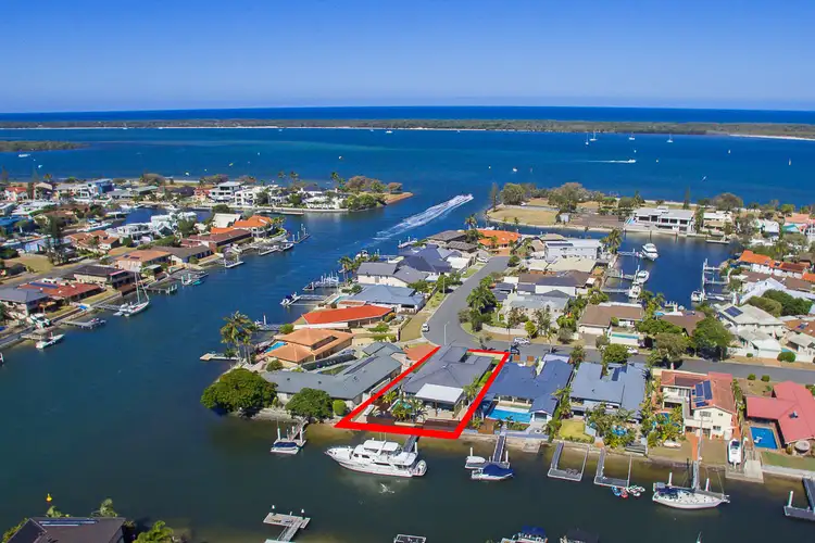 18 Bulolo Avenue, Runaway Bay QLD 4216