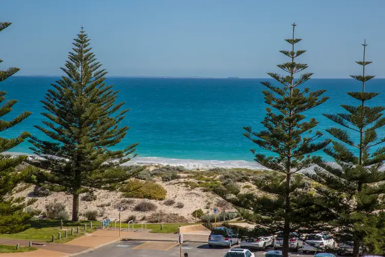 3/2 Brighton Road,, Scarborough WA 6019