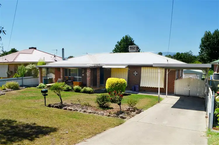 18 Yaralla Street, Tumut NSW 2720