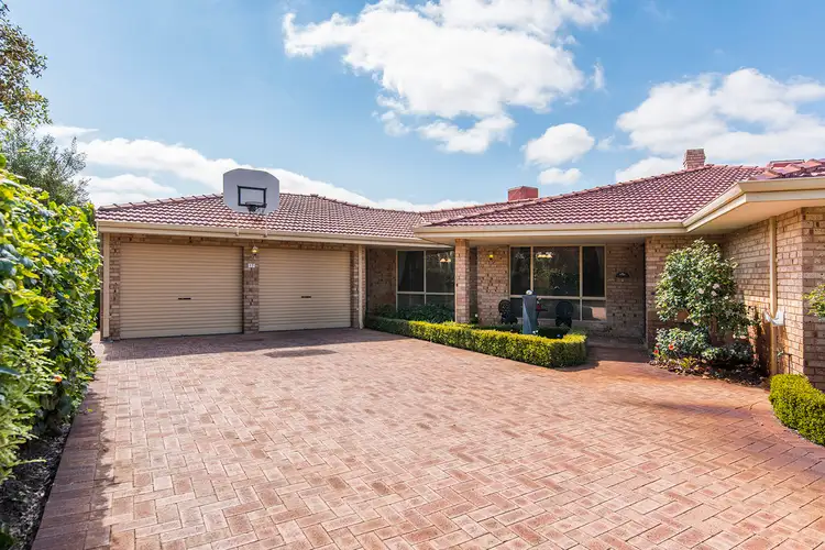 17 Denise Close, Shelley WA 6148