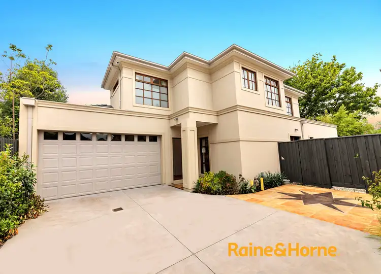2/7 LANGTREE COURT, Blackburn VIC 3130