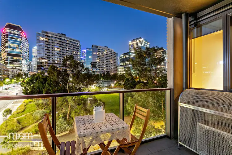 42/801 Bourke Street, Docklands VIC 3008