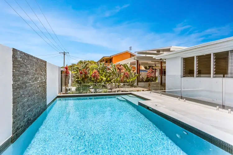 8 Girraween Street, Warana QLD 4575