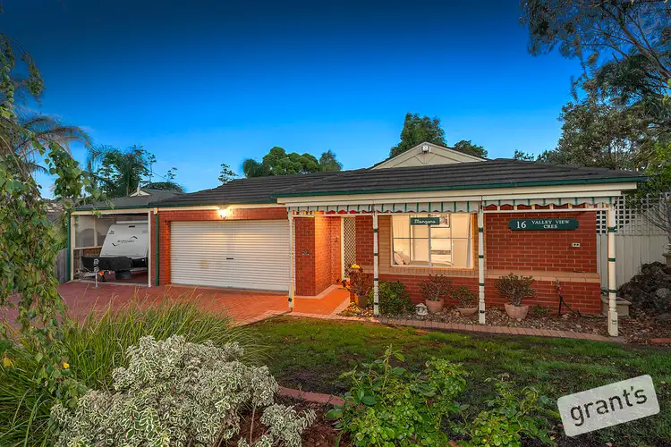 16 Valley View Crescent, Berwick VIC 3806
