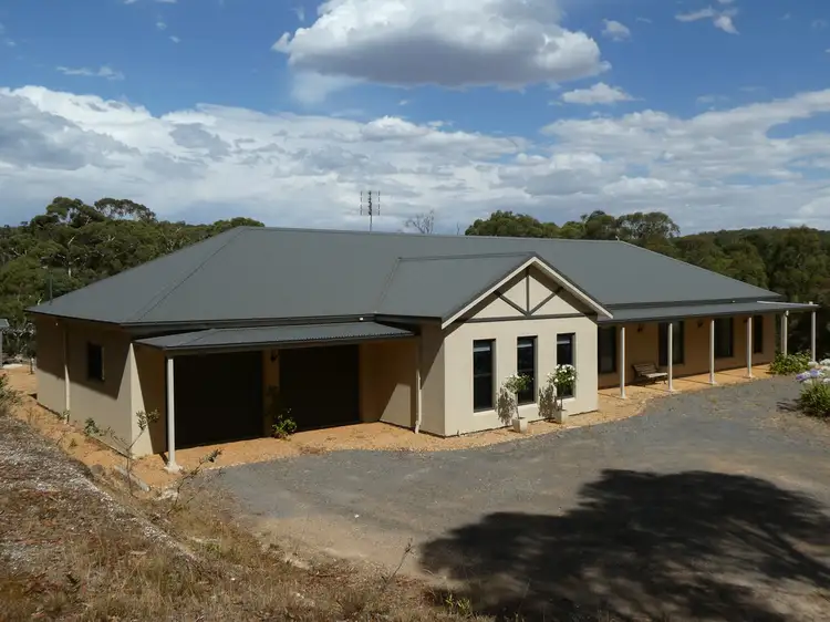 20 Hewitts Road, Linton VIC 3360