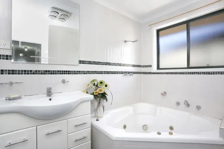 Fifth view of Homely house listing, 10 Simpson Court, Meadow Heights VIC 3048