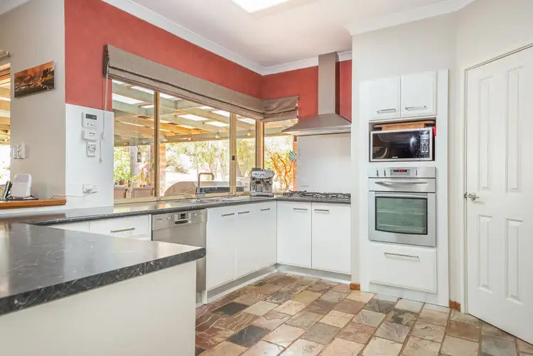 10 Crimp Crescent, Leschenault WA 6233