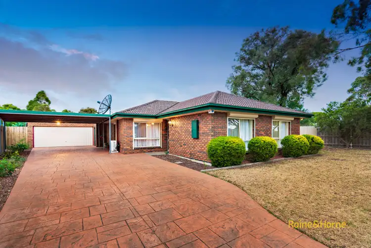 128 ENDEAVOUR DRIVE, Cranbourne North VIC 3977