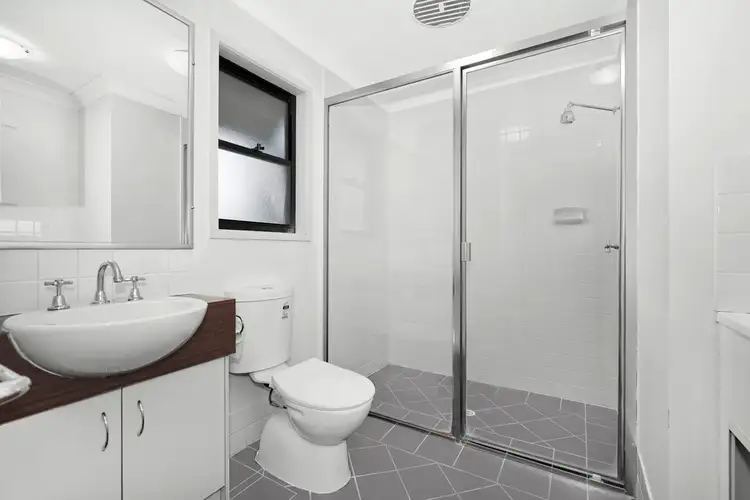 Fifth view of Homely apartment listing, 7/106 Linton Street, Kangaroo Point QLD 4169